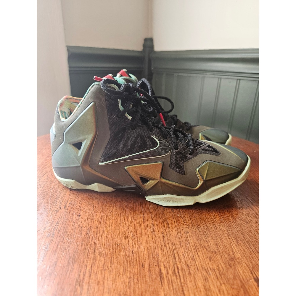 Nike LeBron 11 Kings Pride‎ 621712-700 Kids Basketball Shoes sneakers size 4.5Y